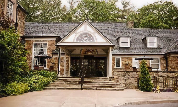 Erin Mills Hotel | Glenerin Inn