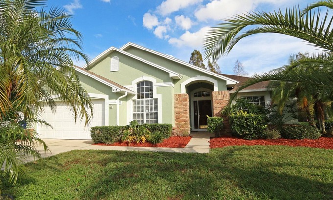 Kissimmee House | GORGEOUS POOL HOME IN QUIET TRANQUIL SETTING CLOSE TO ATTRACTIONS & OUTLETS