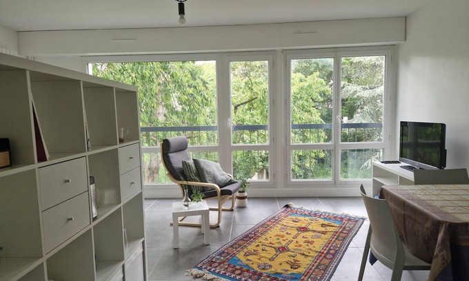 Montreuil Apartment | Grand Studio, Calme et Lumineux en Centre-ville