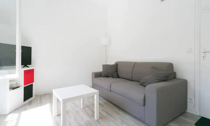 Louis Bertrand-Mirabeau-Semard Apartment | Great cosy studio minutes away from the metro!