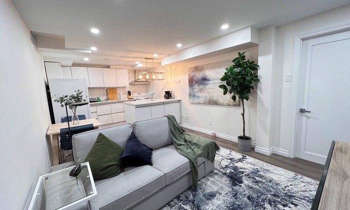 Mississauga House | Guest Suite - Cozy 1-bedroom basement with parking