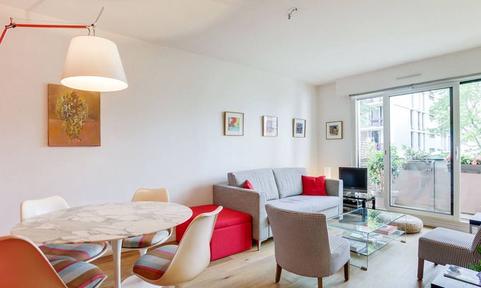 Belleville Apartment | GuestReady - Bright and Modern Apts near Belleville Park