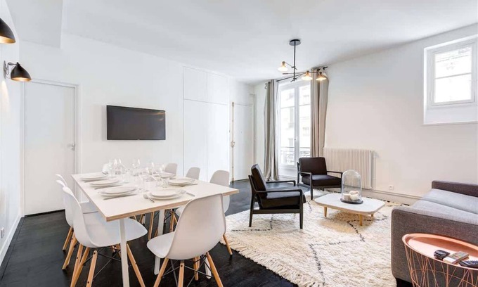 Quartier du Faubourg-Montmartre Apartment | Habitat Parisien - 3BR/3BA Air Con - 8 pax- Opera