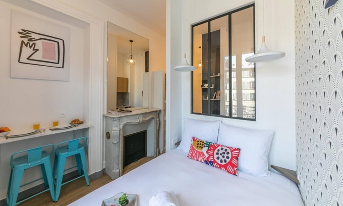 Chaussee-d'Antin Apartment | Haussmann - La Fayette 35: cosy apt. for 2