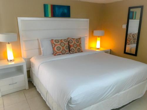Poinciana Park Hotel | Haven Hotel - Fort Lauderdale Airport & Cruise Port