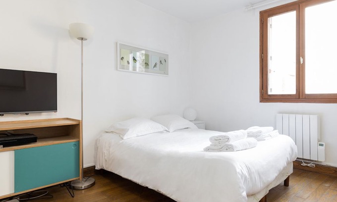 Latin Apartment | HEART OF THE LATIN QUARTER BY PANTHEON AND LA SORBONNE - SPACIOUS STUDIO!