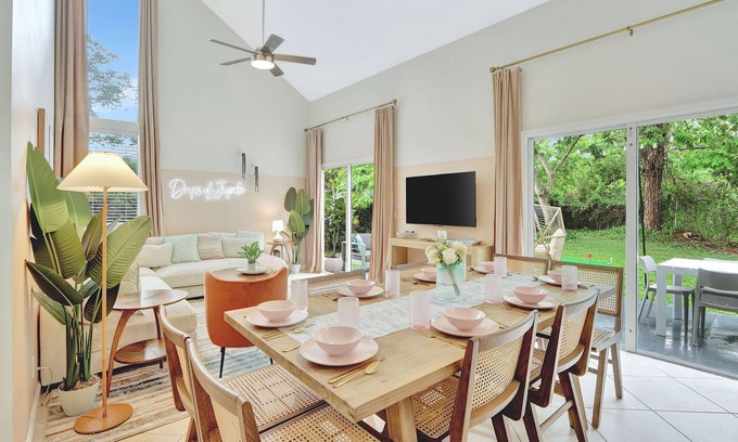 Jupiter House | Heated Pool BBQ Amazing Location Playroom Luxury
