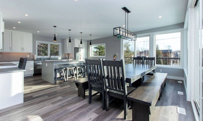 The Blue Mountains Ski Chalet | High-Tech Mountain Luxury, Fitness, Hot Tub & BBQ