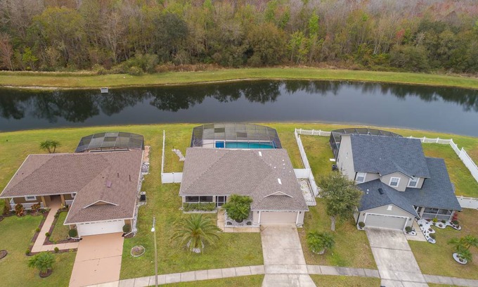 Crescent Lakes House | House of Views Villa