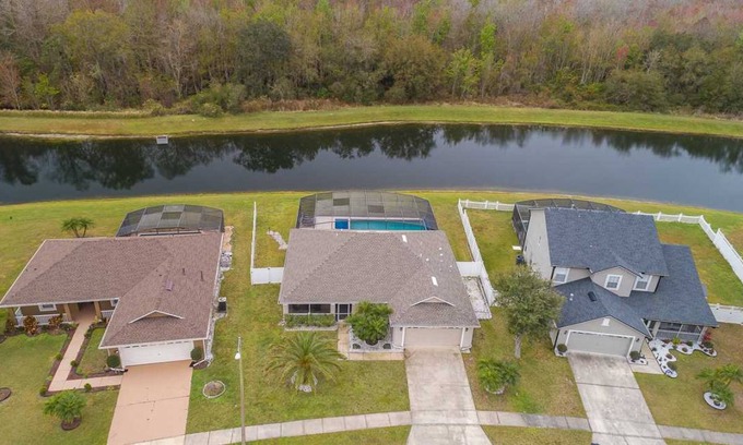 Crescent Lakes House | House of Views Villa
