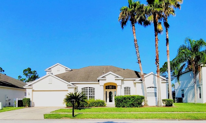 Highlands Reserve House | Immaculate Spacious Villa.No rear neighbors,Games Room,office,Large pool,hot spa