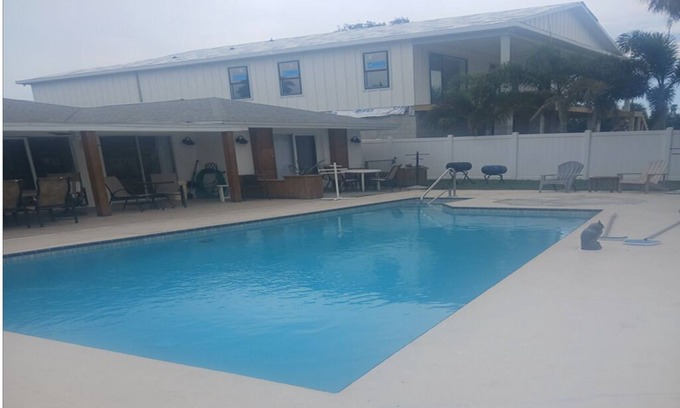 Indian Rocks Beach House | Indian Rocks Beach Pet Friendly Home 2blks To Beach. Waterfront, Pool Home!