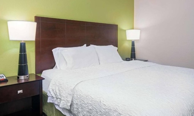 Airport North Apartment | King Room Near Mass Virtual Inc ORL