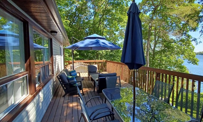 Cressy Cottage | Lakeside cottage in beautiful Prince Edward County