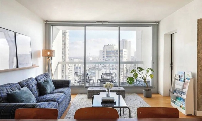 Flandres Apartment | Large apartment in the center of Paris. Ideal for families (10 people!)