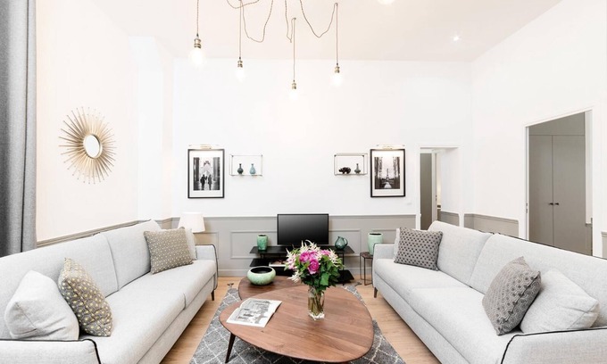 Saint-Vincent-de-Paul Apartment | LivinParis | Luxury 4 Bedrooms Montmartre