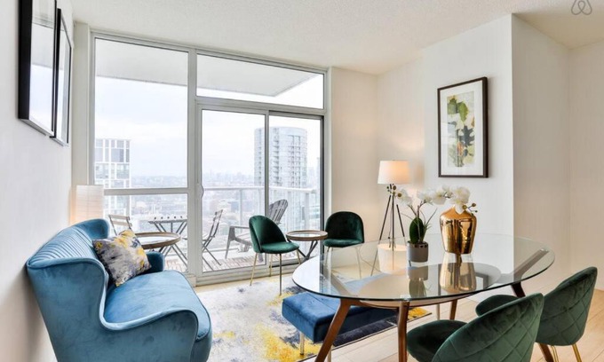 CityPlace Apartment | [Locals]·T305@Cozy lake+CN tower view 3bdr free parking.
