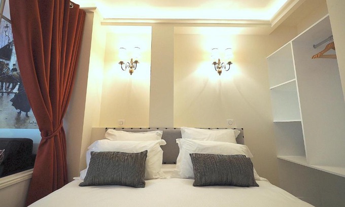 Vivienne Apartment | Louvre Opera Classic ChicSuites