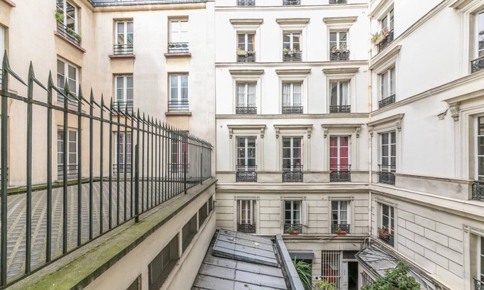Palais-Royal Apartment | Louvre - Richelieu 217: cosy flat for 2
