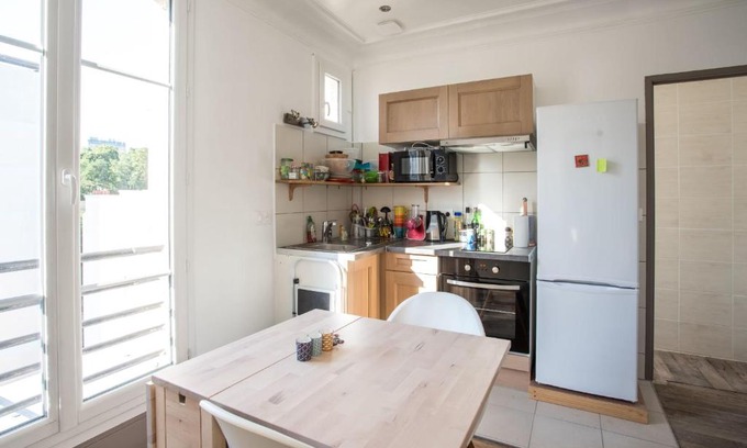 Belleville Apartment | Lovely apt next to the Belleville park