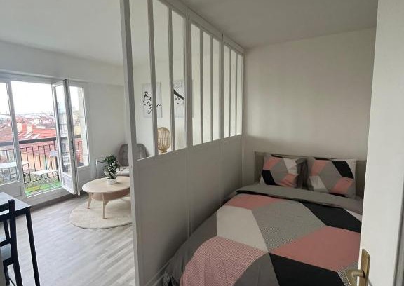 Villejuif Apartment | Lumineux studio avec balcon/Cosy flat with balcony