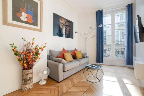 Palais-Royal Apartment | Luxe 1-BR Gem Louvre & Opera