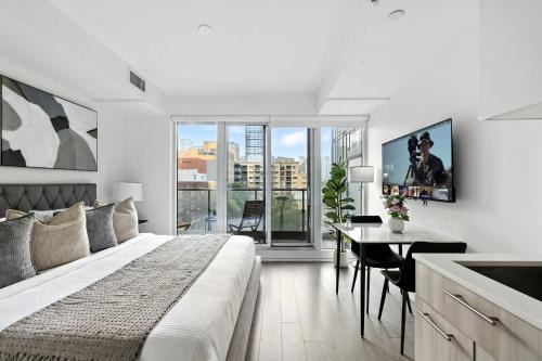 Garden District Apartment | Luxe Downtown Studio Near Eaton Centre & Transit