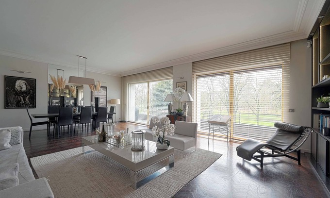 Neuilly-sur-Seine Apartment | Luxurious 3 Bedroom Apartment in Paris Facing Bois de Boulogne