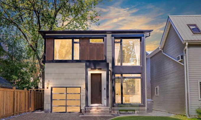 Lakeview House | Luxury 5-bedroom Lakeshore Home