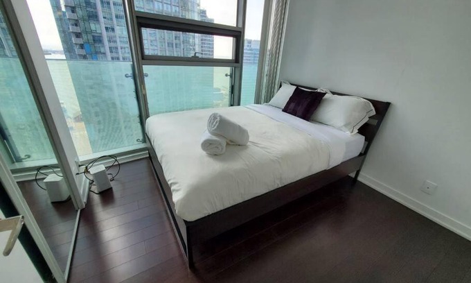 Toronto Entertainment District Apartment | Luxury Condo 2bed Downtown Toronto