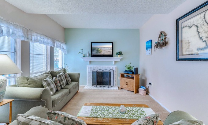 Madeira Beach Condo | Madeira Beach Yacht Club 215F | Canal-Front Balcony, Pool + Dock