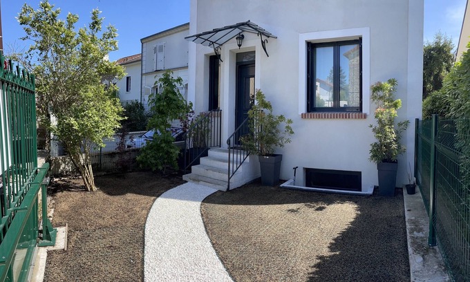 Saint-Cloud House | Maison de Charme Tout Proche Paris. Emplacement Idéal Pour les Sites Olympiques