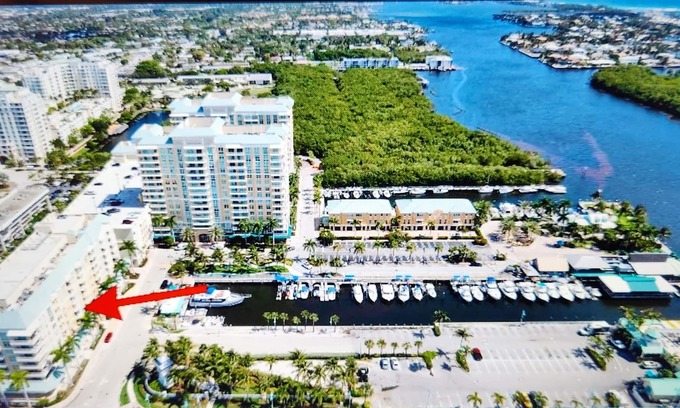 Ocean Ridge Apartment | Marina view condo 15 min walk from the beach