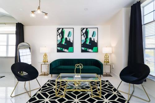 Lake Davenport Estates House | Modern Dream Disney Vacation Getaway - Pool