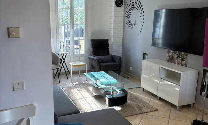 Bobigny House | Modern house with garden telecommuting space