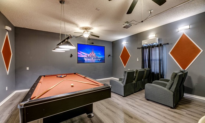 West Kissimmee Villa | ✦Modern Luxury Villa✦5 min2Disney✦Movie Room✦South-facing Pool/Spa✦Themed Rooms