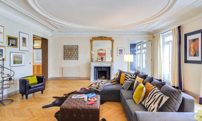 Champs-Elysees Apartment | Montaigne II - Four Bedroom Apartment, Sleeps 10