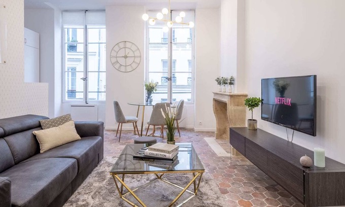 Quartier Sainte-Avoye Apartment | Montmorency II - One Bedroom Apartment, Sleeps 4
