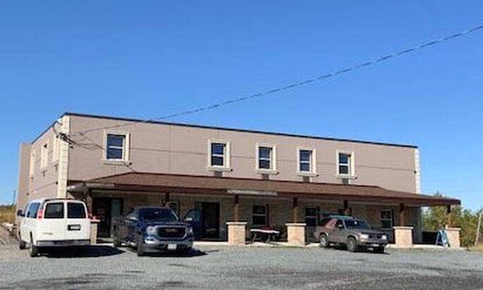 Whitefish House | Motel ∙ 2 guests