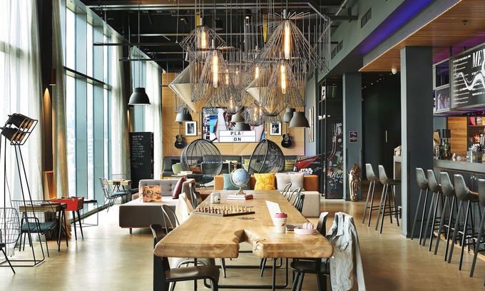 Roissy-en-France Hotel | Moxy Paris Charles de Gaulle Airport