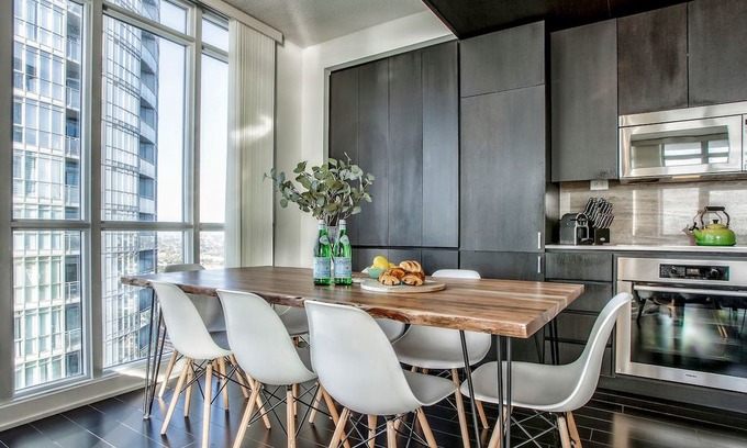 CityPlace Apartment | NEW MODERN DT KING W SPACIOUS 3BR APARTMENT