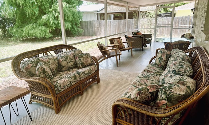 Bee Ridge House | Newly Remodeled Modern Farmhouse just 7 miles to the famous Siesta Key Beach!