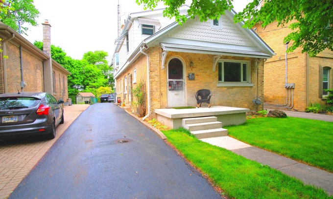 South London Apartment | Newly renovated river side condo in the heart of Wortley village