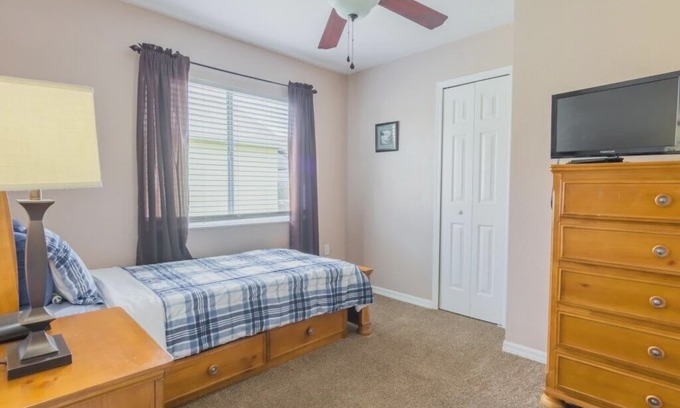 Hillcrest Estates House | No Rear Neighbors - Pool - New Kitchen - Near Disney - Wi-Fi - Hillcrest
