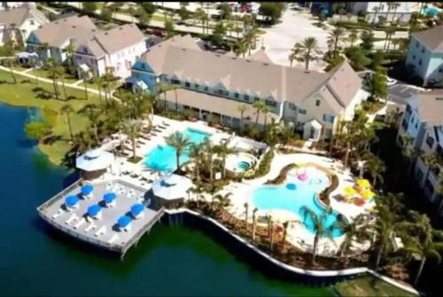Kissimmee Apartment | October Weekly Rate 83 Dollars per Night - Free Disney Shuttle! Family Villa with Pool - 2 Beds, 2 Baths for 8 Guests - 3016