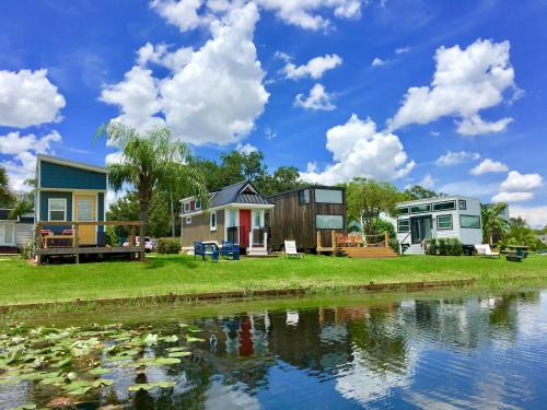 Northwest Orlando House | Orlando Lakefront Tiny Homes 6 plus month Rentals