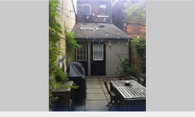 Parkdale Apartment | Parkdale Suites | Queen West West, downtown TO | arts, dining, water and roncy
