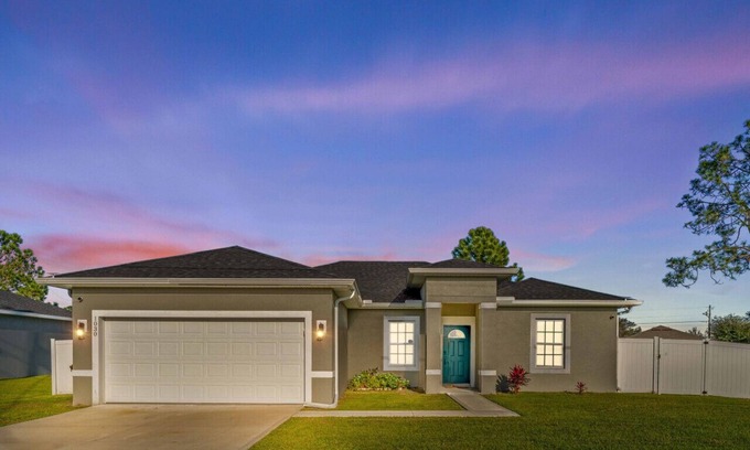 Haines City House | Poinciana Paradise: Family & Dog Friendly, Near Disney, Peaceful Retreat