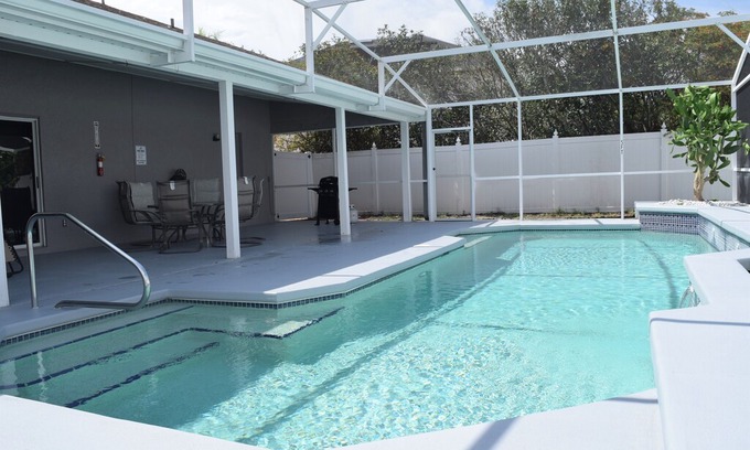 Lindfields House | pool 4 bed 2 bath near DISNEY