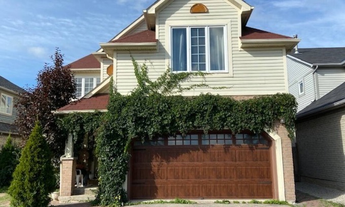 Central Erin Mills Resort | Private room ∙ 3 guests